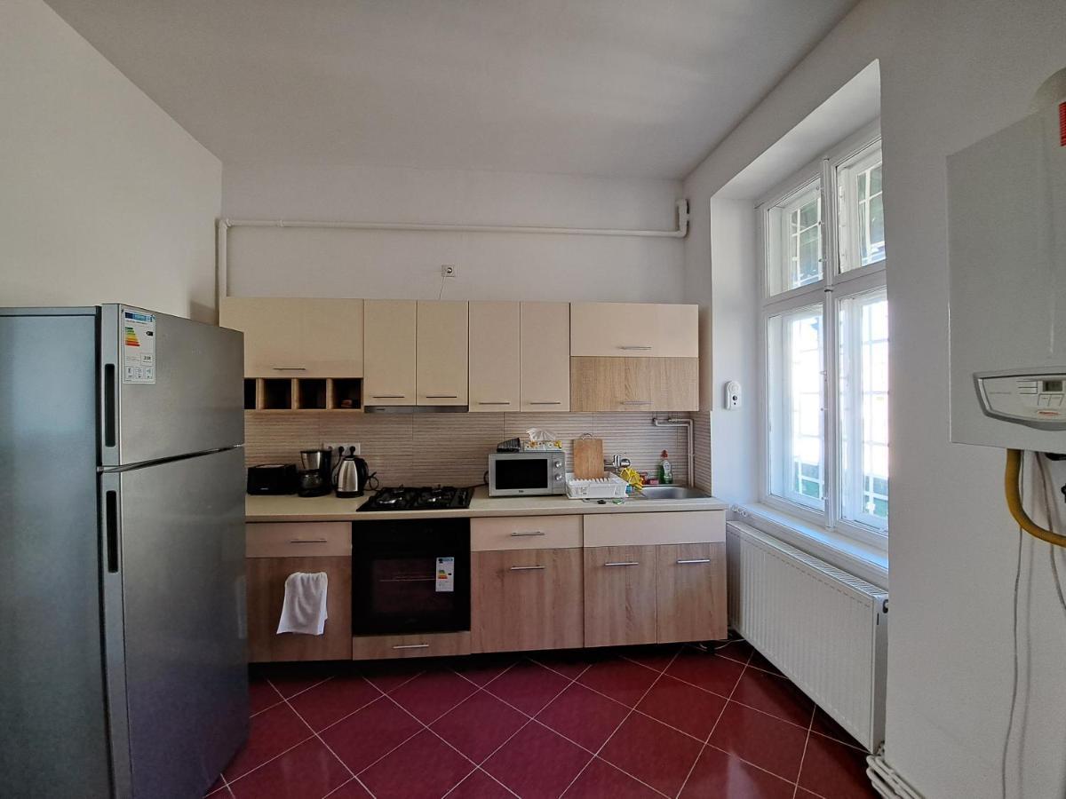 Cozy Apartment In The Heart Of Sibiu Exterior photo