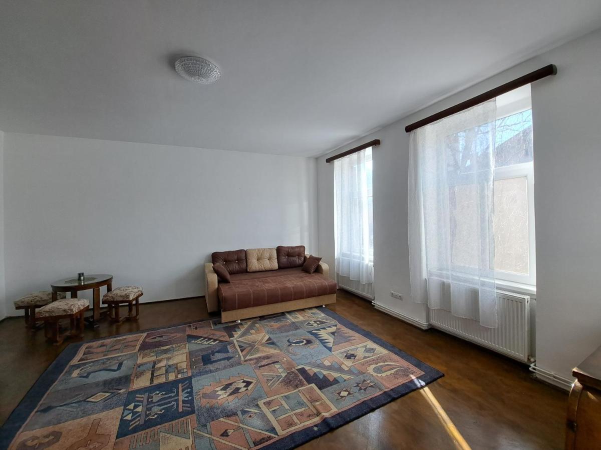 Cozy Apartment In The Heart Of Sibiu Exterior photo